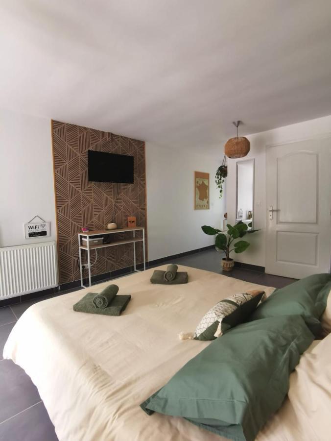 Bed and Breakfast Les Lits De L'Arz Malansac Екстер'єр фото